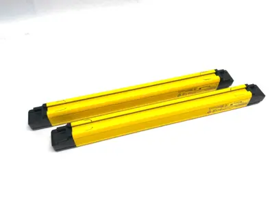 USED KEYENCE SAFETY LIGHT CURTAIN SET FINGER-PROTECTION TYPE 39 OPTICAL AXES