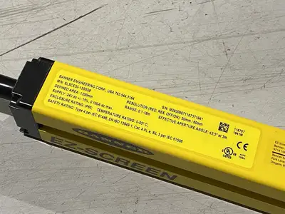 USED BANNER EZ-SCREEN SAFETY LIGHT CURTAIN CASCADE EMITTER 72413