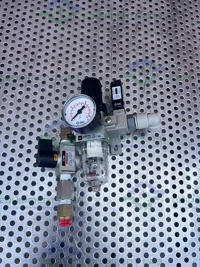Used SMC AW2000-02 FILTER REGULATOR  W/ SMC VHS2000 Regulators California US | Equipment Lab #485568