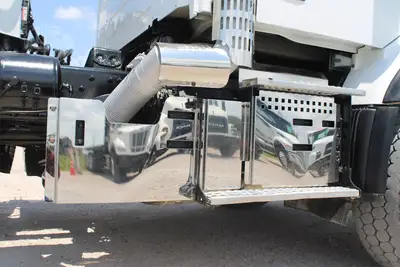 Used 2019 VOLVO VHD64B200 Vacuum Truck Texas US | Roll Off Truck World #1491991