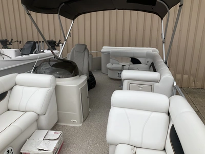 USED 2005 PREMIER 225 LEGEND