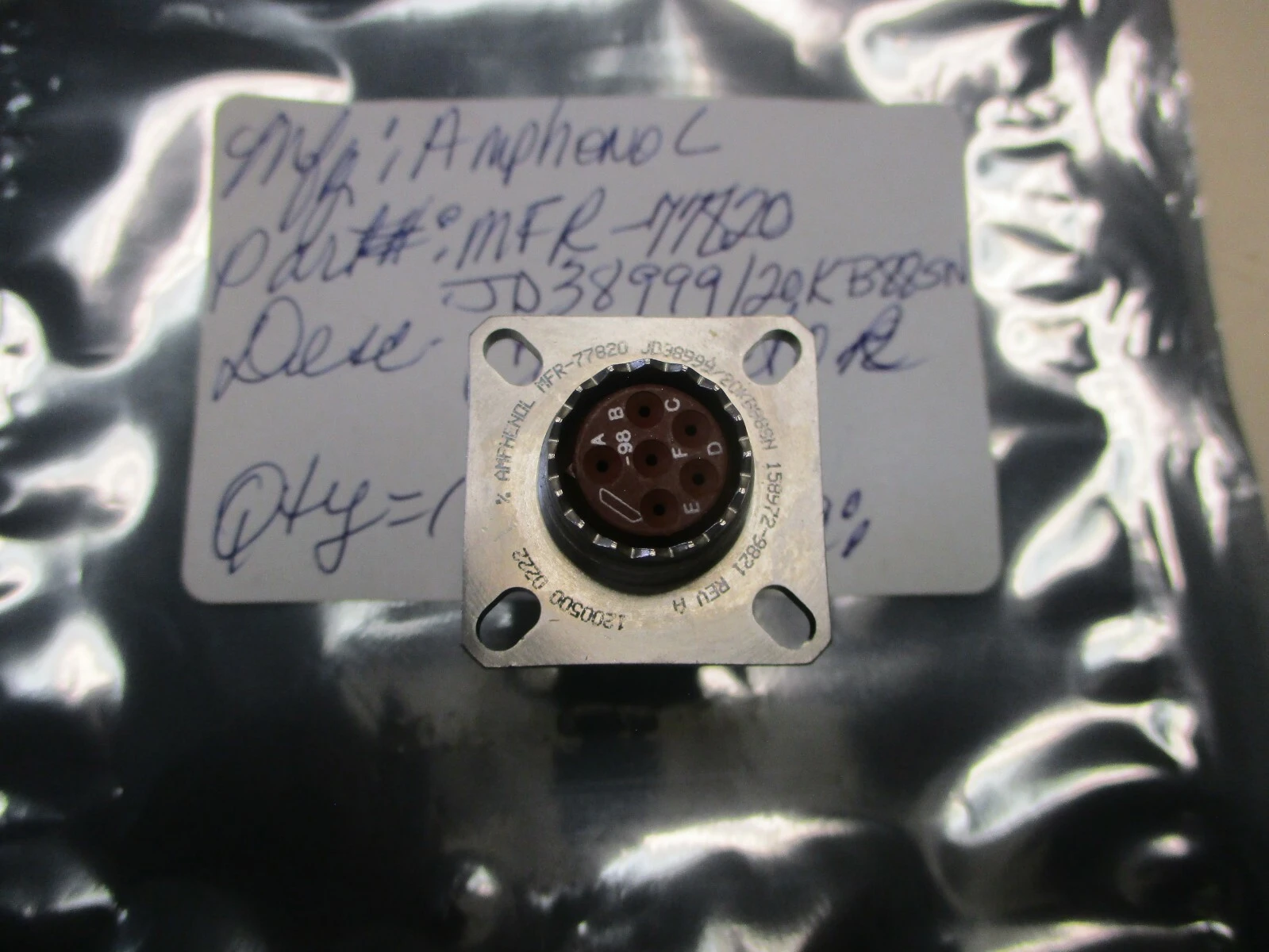 NEW Amphenol MFR-77820 (JD38999/20KB88SN)