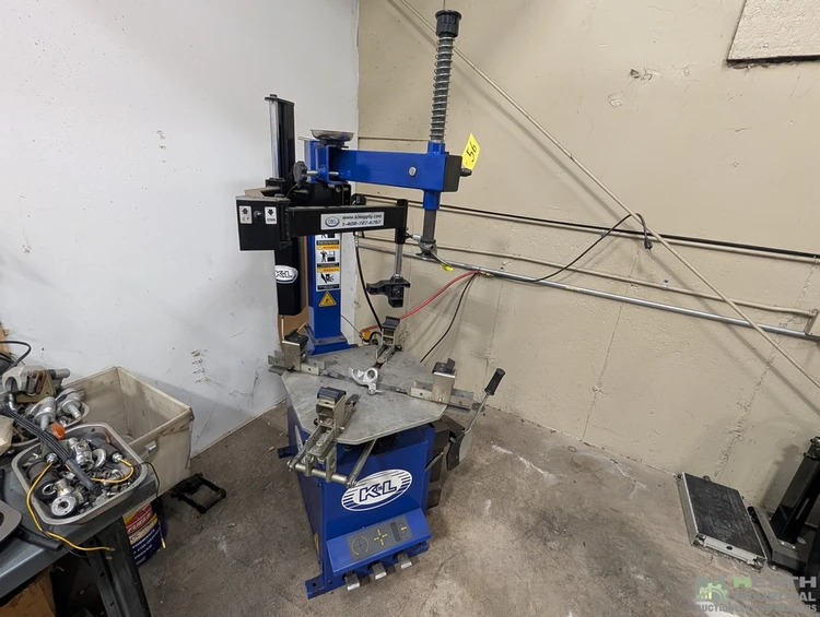 Used _UNKNOWN_ KDL SEMI AUTOMATIC TIRE MACHINE/ CHANGER MODEL MC680 S/N 819051891 MF6-05/2019 Tire Balancers Illinois US | Heath Industrial Auction Services #1546815