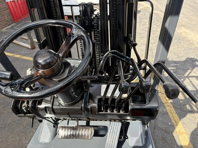 USED 1999 TOYOTA 42-6FGCU15