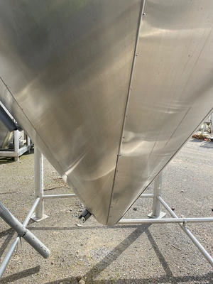 Used _UNKNOWN_ 5,600 Litre Stainless Steel Tanks GB | Perry Equipment #1136192