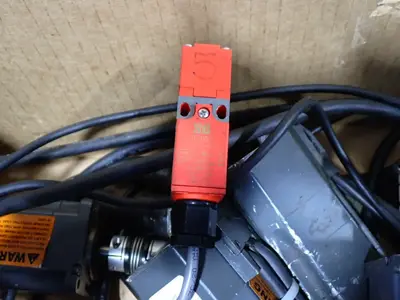 Emerson, Sti, Control Techniques Servo Motors, Safety Switch