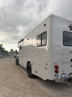 Used 2021 INTERNATIONAL SHOWHAULER CUSTOM 4X4 Campers, Caravans, Motorhomes Michigan US | Miedema Asset Management Group #1580270