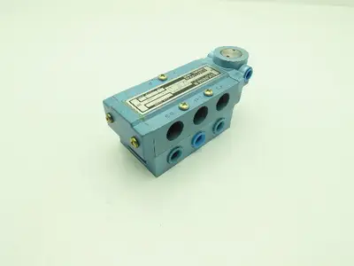 Skinner S3A0AEX3 Pneumatic Directional Control Valve 5-Way 2 Pos 150PSI 3/8" NPT