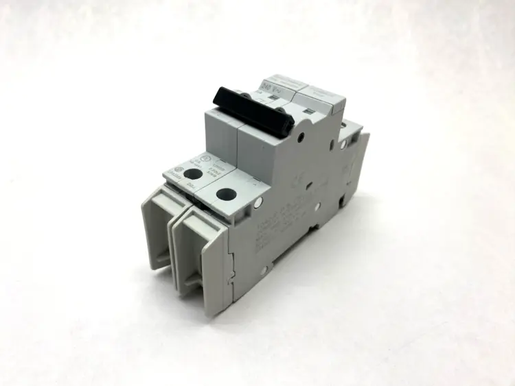 New | in-Stock Cutler-Hammer 240V Breaker, Din Rail Mount 1A Circuit Breakers Michigan US | Maverick Industrial Sales #1486168