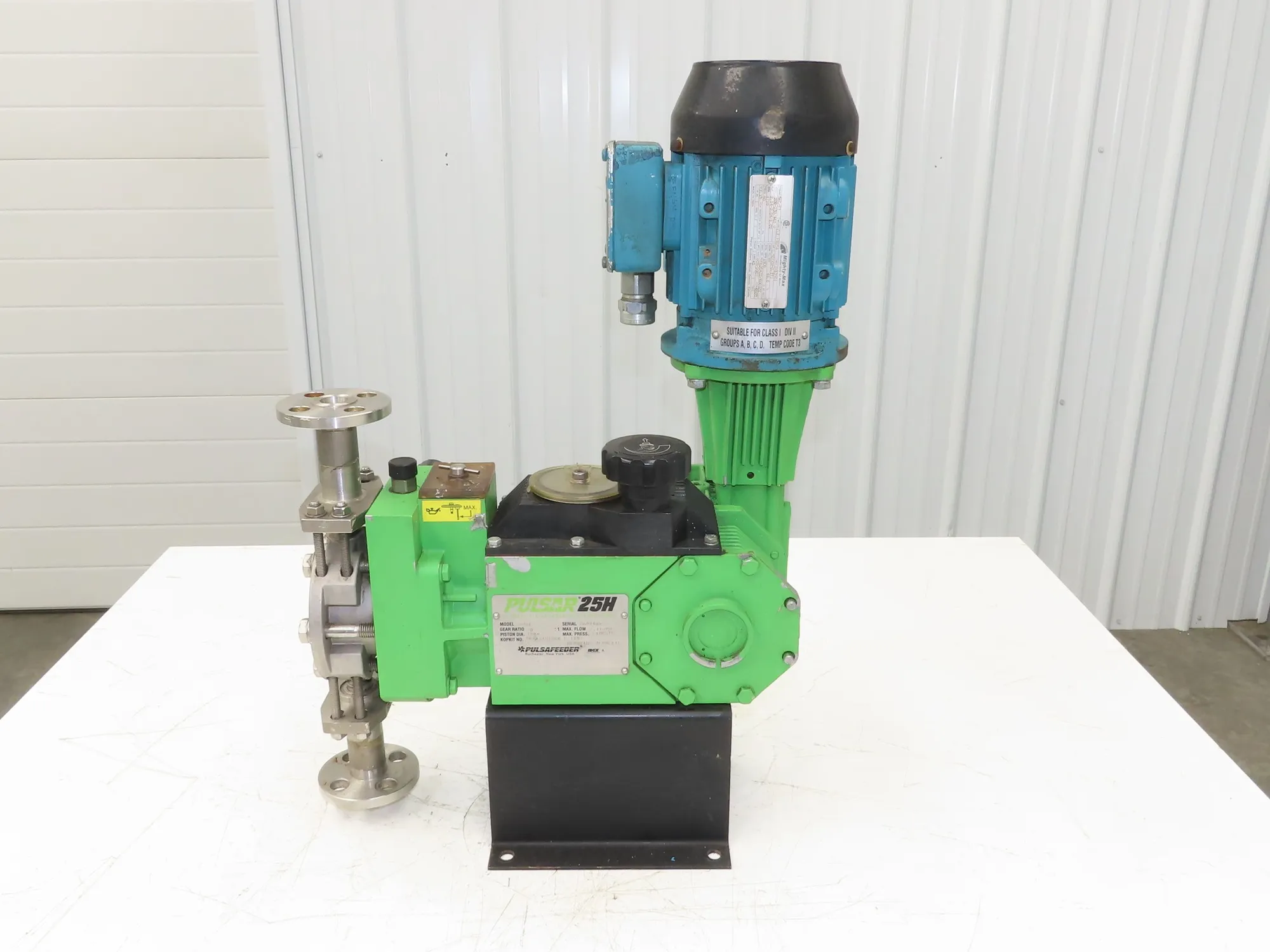 Pulsafeeder Pulsar 25H Hydraulic Diaphragm Metering Pump 2.4 GPH 1/2" Flanged