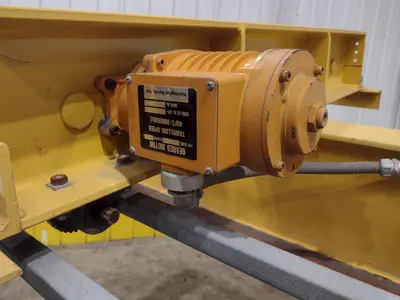 3 TON X 17’ F&G / LOAD LIFTER UNDER-SLUNG POWERED CRANE: STOCK #22971