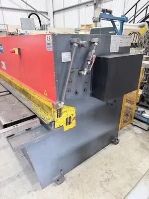 Carter Model QC12K-6 x 3200 Hydraulic Powered Guillotine