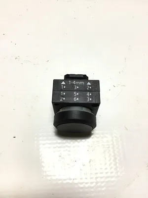 Siemens 3SB3 000-0AA11 Push Button Black Momentary 1-4/3-6mm (Lot of 9)