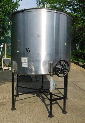 USED 1500 GALLON MIXING TANK 1500 GALLON