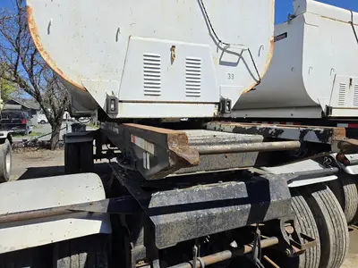 USED 2013 PETERBILT 384
