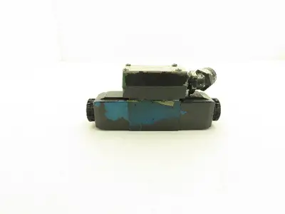 Vickers DG4V-3-7C-M-FW-B6-60 Hydraulic Directional Control Solenoid Valve 110V