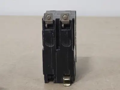 USED SQUARE D QOB220