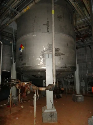 8,000 Gallon 304 Stainless Vertical Tanks