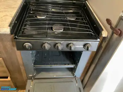 USED 2018 FOREST RIVER VIBE 288RLS