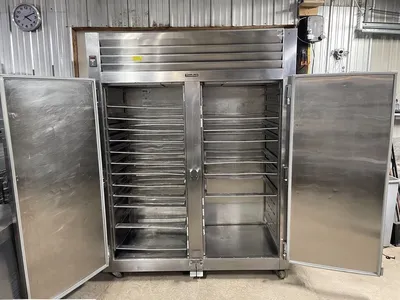 182-0086 Traulsen RE232E-ZCF02 2 Door Even-Thaw Self Contained Cooler