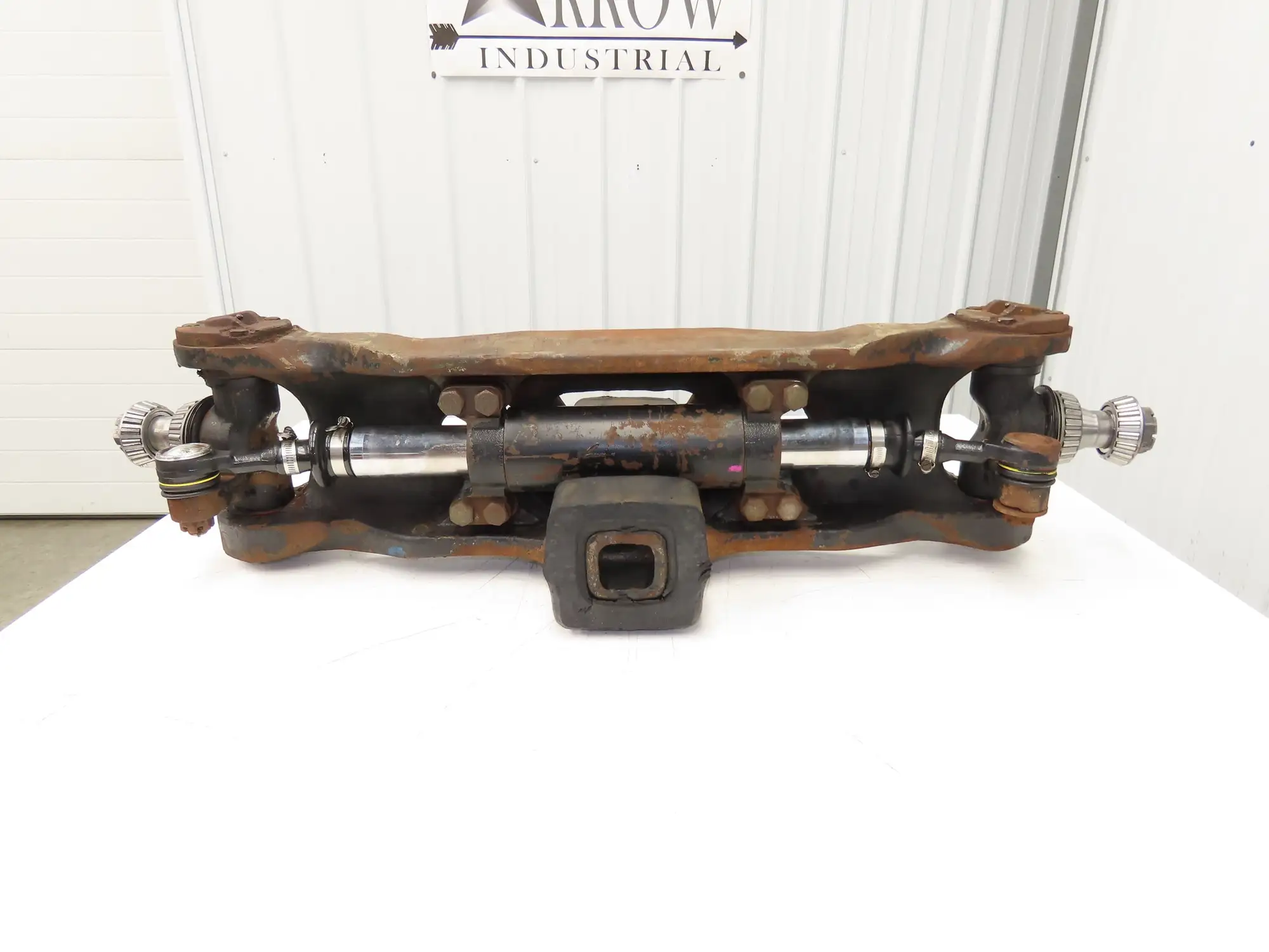 Yale 370401 Forklift Dual-Wheel Rear Axle Assembly Off ERC100HGN36TV096