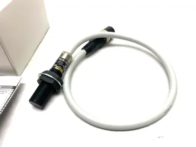 NEW OMRON PROXIMITY SENSOR FLUORORESIN COATING 3MM RANGE