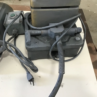 Carver M Laboratory Hydraulic Press with Enerpac PUJ1200B Hydraulic Pump