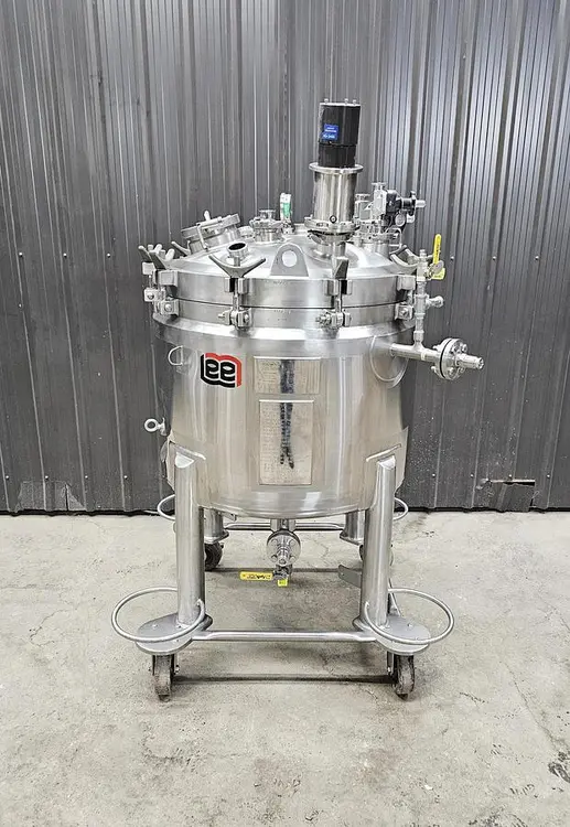 Used LEE INDUSTRIES INC. 250L DP Stainless Steel Tanks Quebec CA | Carter-Wilson Equipment Services #884557