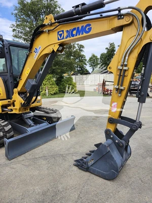 USED 2022 XCMG XE55U
