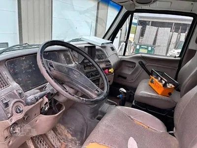 USED 2001 STERLING LT9513