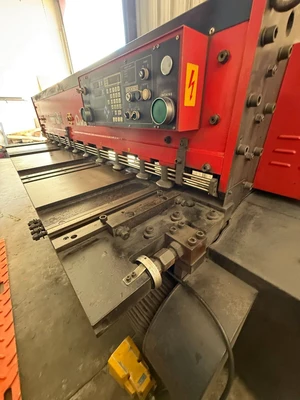 1997 AMADA M-2560 Power Squaring Shears (Inch) | Norcal Machinery (7)