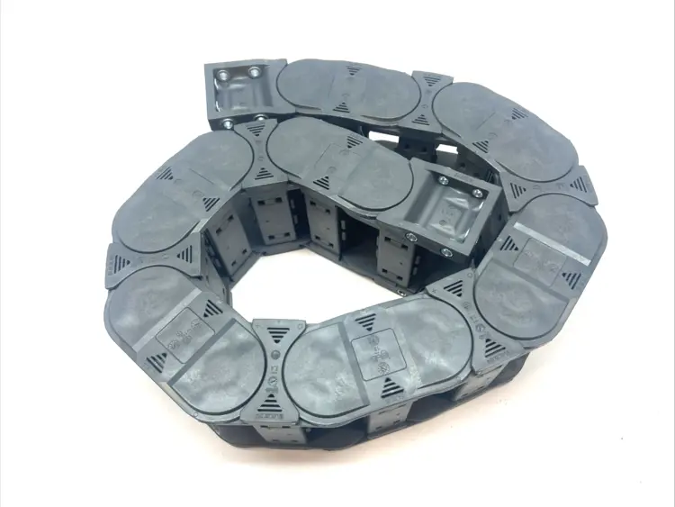 Used igus E-Chain Cable Carrier 7 Links w/ End Links Parts & Accessories (Material Handling) Michigan US | Maverick Industrial Sales #1400770