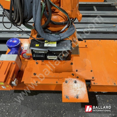 ABB IRB 4600-20/2.5 Robot w/ IRC5 & Lincoln R450 Weld Package & IRBT 4004 Linear Rail -12m