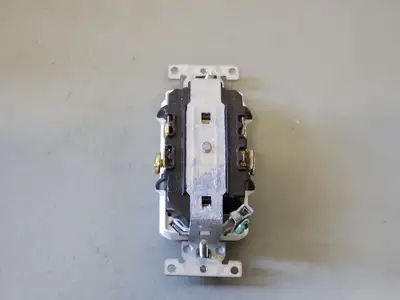 USED LEVITON 16342-W