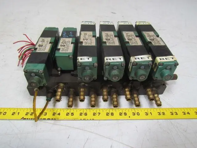 Numatics 6 station flexiblock w/(4) 082SS425K solenoid valves (1) 082SA43AK
