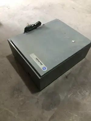 Allen Bradley 512DAB6P26R NEMA COMBINATION STARTER W/ DISCONNECT NEMA 3