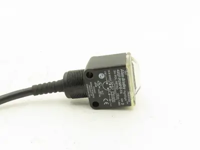 Allen Bradley 42EF-P2MPB-Y4 RightSight Photoelectric Sensor Photo Eye Ser D
