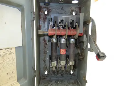 Square D H363 Fusible Safety Disconnect Switch 100A 480/600 VAC Ser D2
