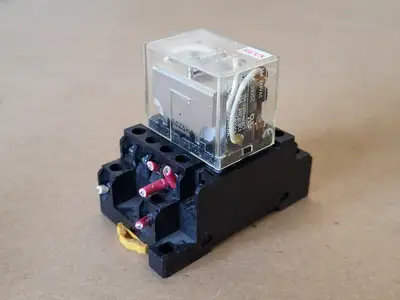 USED OMRON LY4