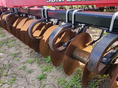 USED 2013 SUNFLOWER 1435