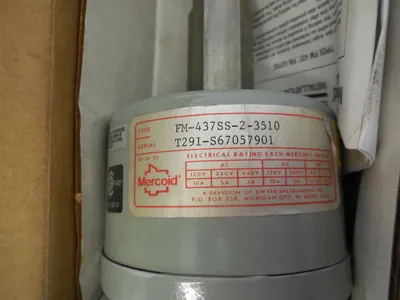 NEW MERCOID FM-437SS-2-3510 TEMPERATURE SWITCH FM437SS23510