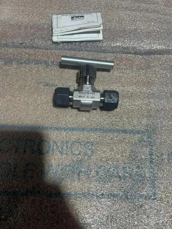 NEW Parker 8Z-V8LR-SS 1/2” Needle Valve 1/2” STK K751CC