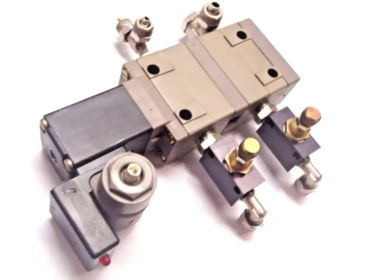 Used Burkert SOLENOID VALVE Solenoid Valves Michigan US | Maverick Industrial Sales #1390909