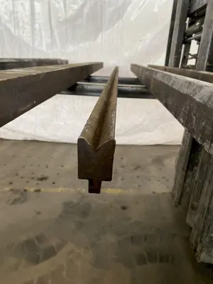 8'6"(104") PRESS BRAKE BOTTOM 90 DEGREE FEMALE V DIE. STOCK # 0634521