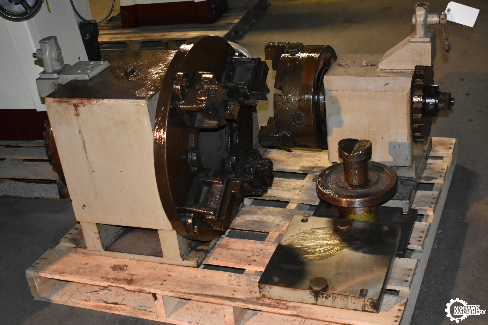 25" + 15" WORKHOLDING CHUCK FIXTURES AND A TAILSTOCK FOR SETUP ON A MILLING OR DRILLING MACHINE