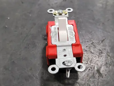 NEW LEVITON M1221-W