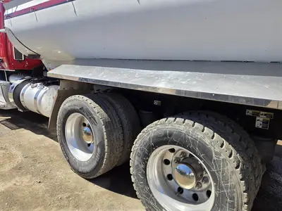 USED 2015 PETERBILT 579