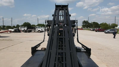 New | in-Stock 2027 PETERBILT 548 Rolloff Trucks Texas US | Roll Off Truck World #1492013