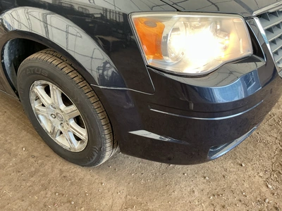 USED 2009 CHRYSLER TOWN AND COUNTRY