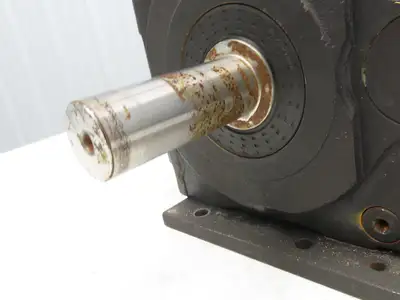 FG220S01 Gearbox Reducer 9.864 Ratio Dual Output Shaft IEC 63 Motor Adapter